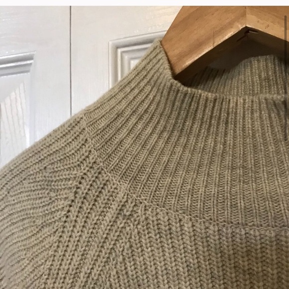 Gap beige mockneck sweater - Picture 3 of 3